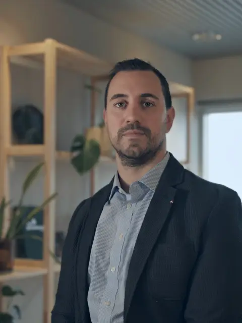 Nebo, Viðskiptastjóri hjá Igloo